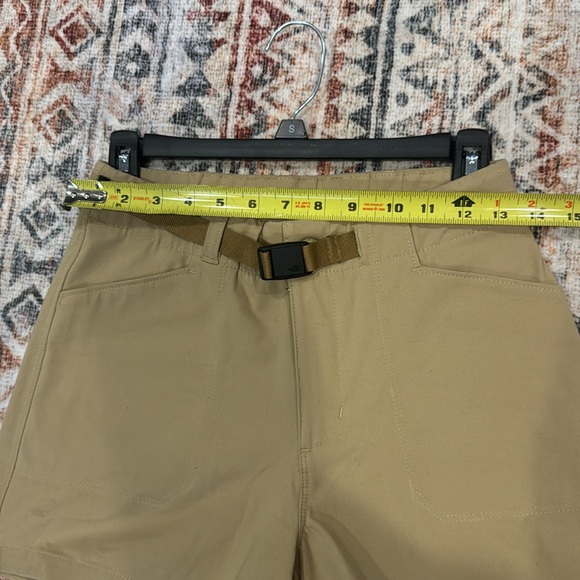 The North Face Women’s Khaki Field Shorts - Picture 11 of 12